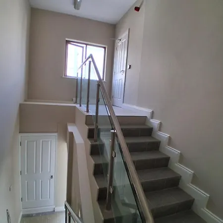 Nyaraló Ambassador House *
