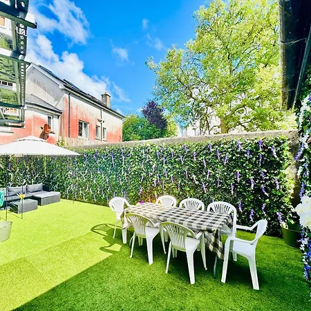 Ambassador House - With Own Private Outdoor Space